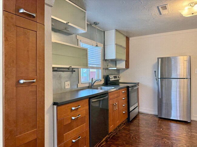 Building Photo - 729-731 W 100 S