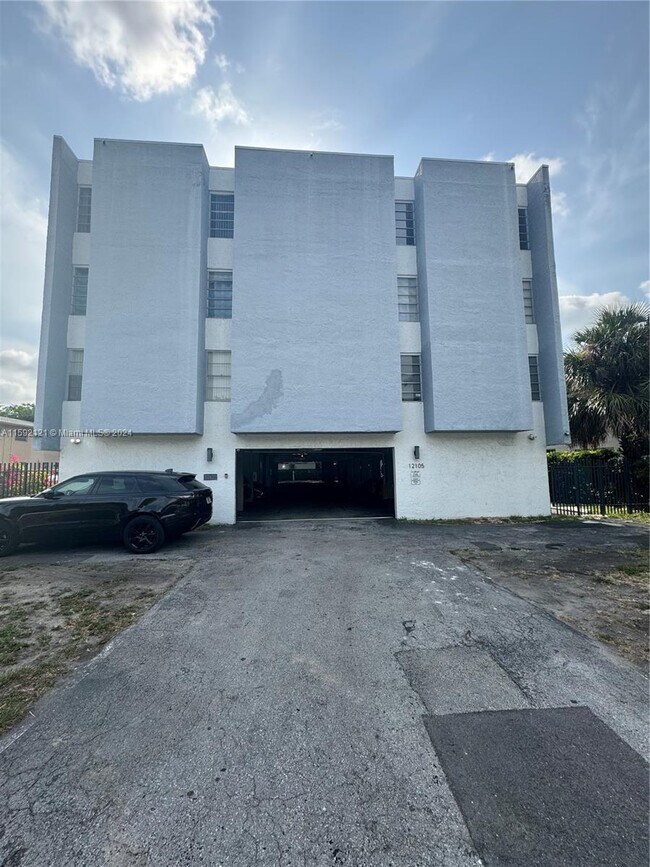 Building Photo - 12105 NE 6th Ave