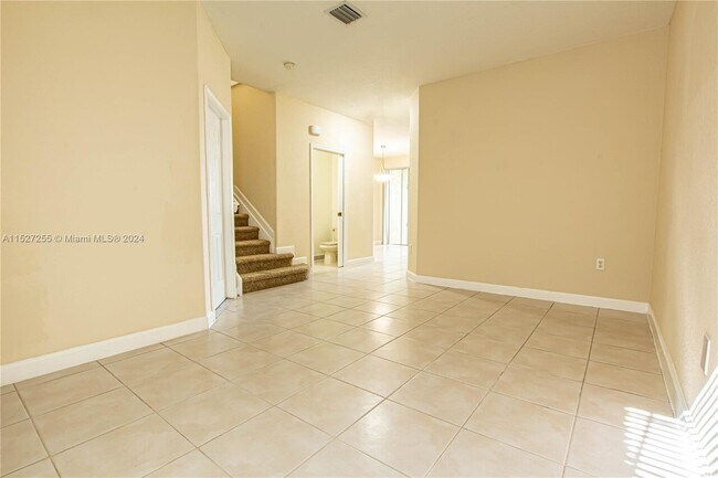 Foto del edificio - $2,500 2445 SE 14th St