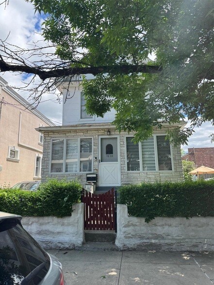 Foto principal - 70-33 72nd Pl