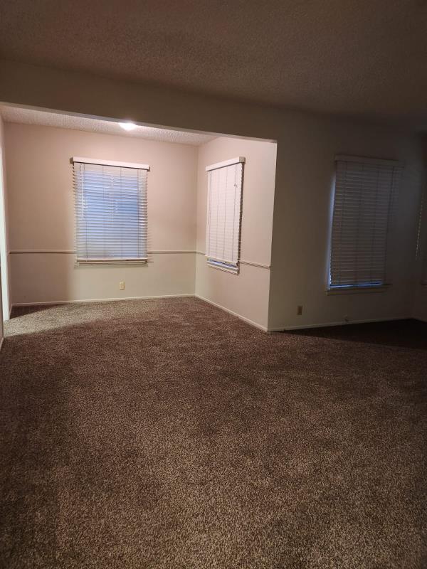 Building Photo - GREAT LAKEWOOD HOME