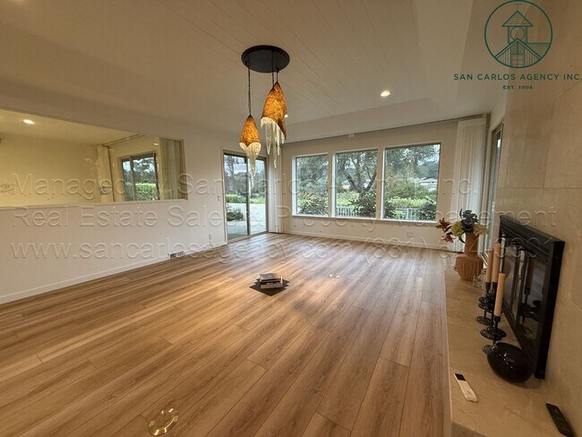 Foto del edificio - Beautifully Updated Three Bed (+ Bonus) Quail Lodge Home