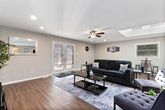 Building Photo - 6815 W 87th St