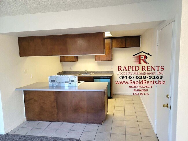 Building Photo - Nice 2Bd x 1Bth x 1Car Duplex