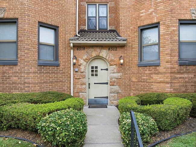 Building Photo - 4514 Broadway