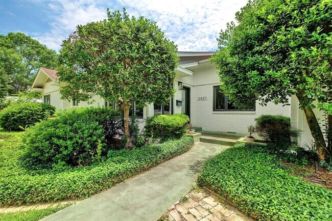 Foto del edificio - 2407 McCullough St