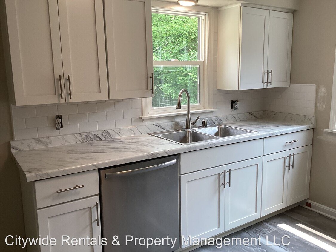 Foto principal - 3 br, 1 bath House - 6030 N. 115th St.