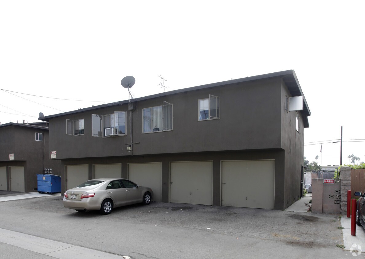 Building Photo - 2115 W Ball Rd