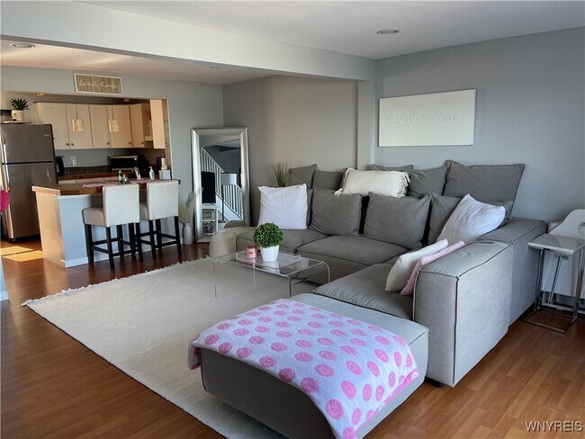 Foto del edificio - 4890 Lake Shore Rd