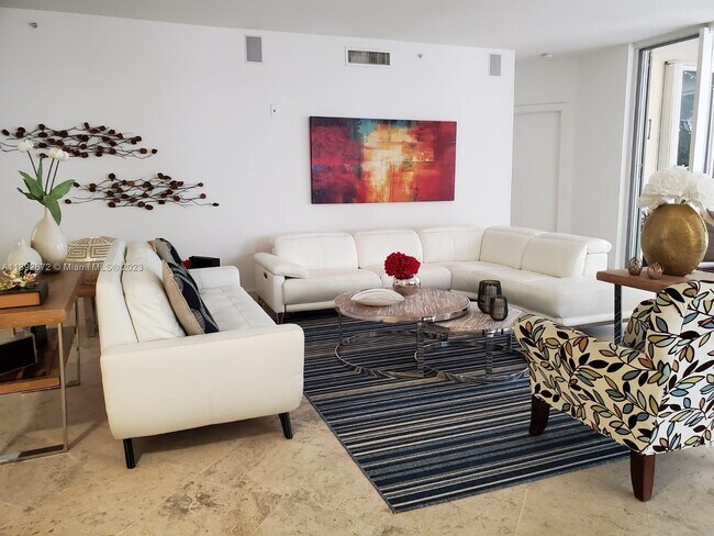 Building Photo - 731 Crandon Blvd