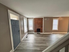 Building Photo - 880 E Whittier St