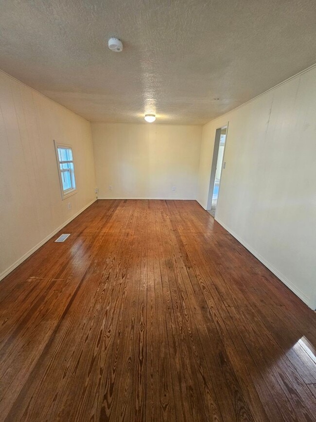 Photo - (2) Bed/(1) Bath in Core Norman Avail NOW! Video Tour! House