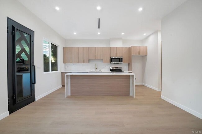 Foto del edificio - 17425 Los Alimos St