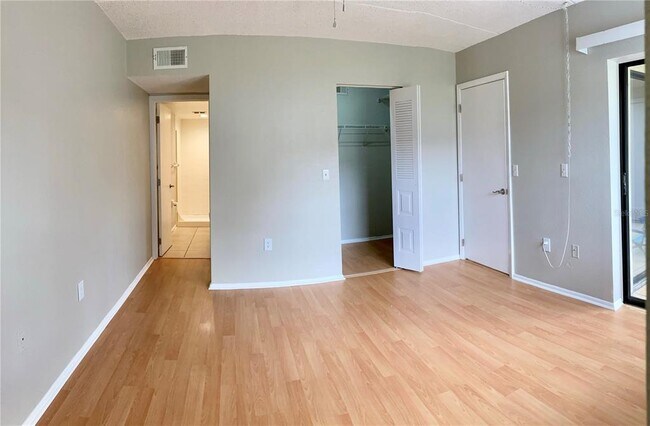 Foto del edificio - 211 Meadow Ln