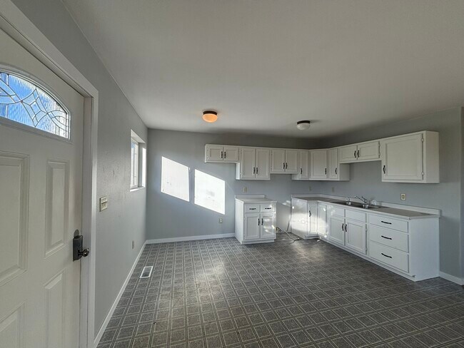 Building Photo - 2606 8th Ave S