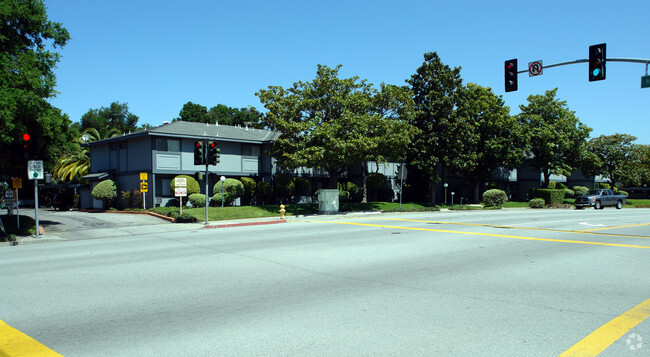 Foto del edificio - Los Gatos Oaks Apartments