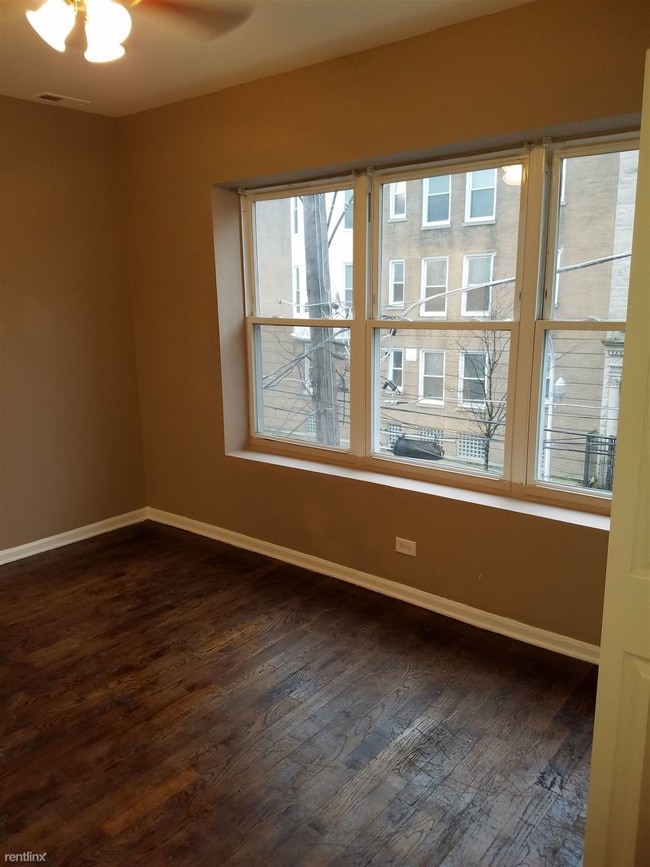 Building Photo - 226 E 55th Pl