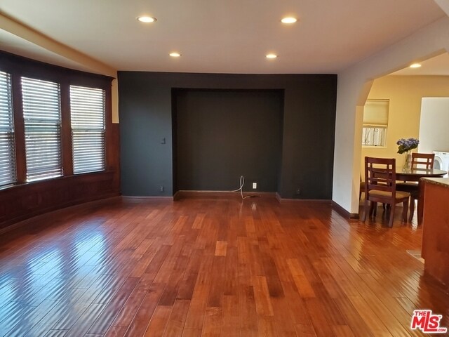 Building Photo - 117 N Serrano Ave