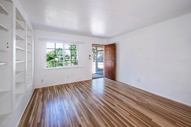 Building Photo - 1 MO. FREE RENT! Charming Midtown Santa Fe Home