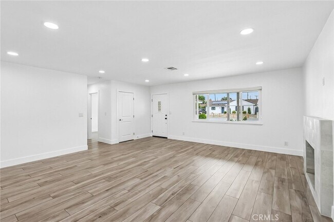 Foto del edificio - 17151 Hague Ln