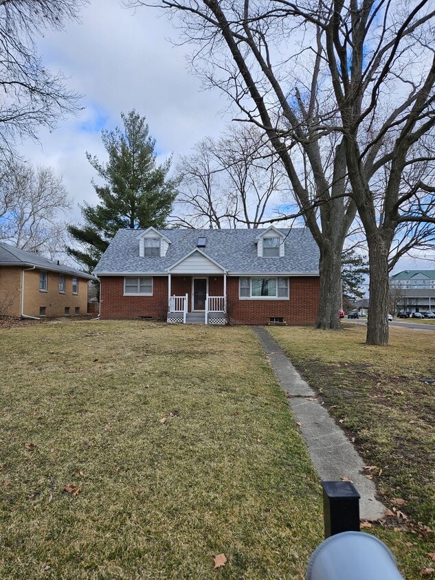 1324 Grandview Dr, Champaign, IL 61820 House Rental in Champaign, IL