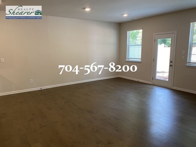 Building Photo - Newer 3 Bedroom Townhome in Matthews