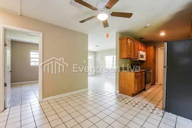 Building Photo - 4503 Drexel Ave