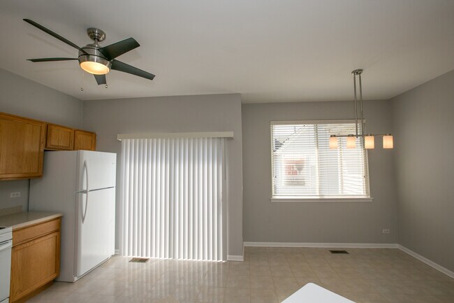 Building Photo - 1495 St James Ct