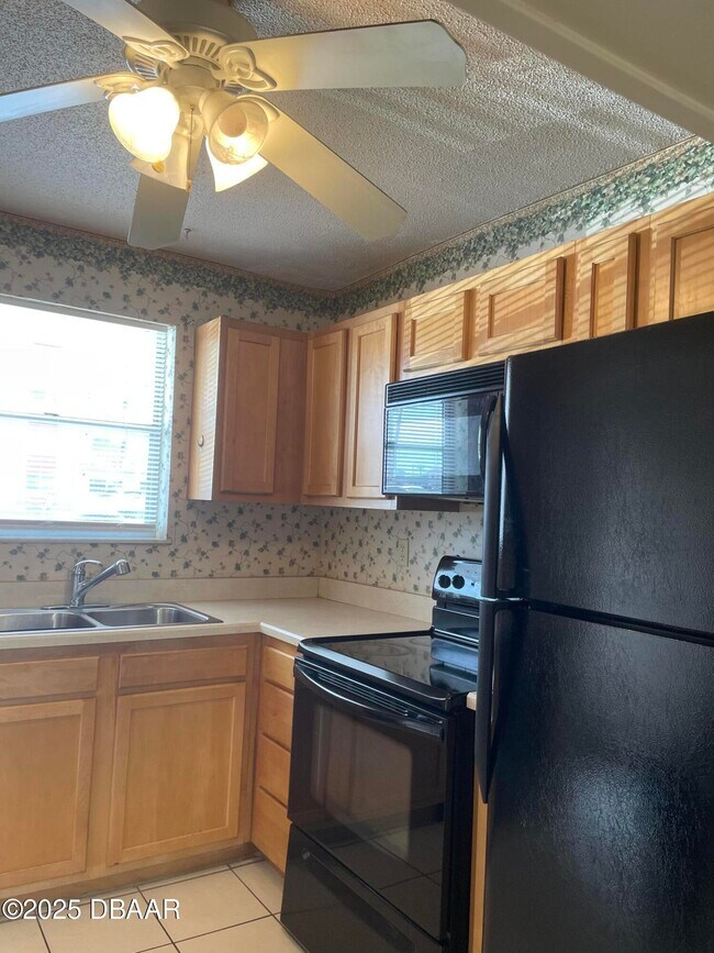 Foto del edificio - 2801 N Halifax Ave