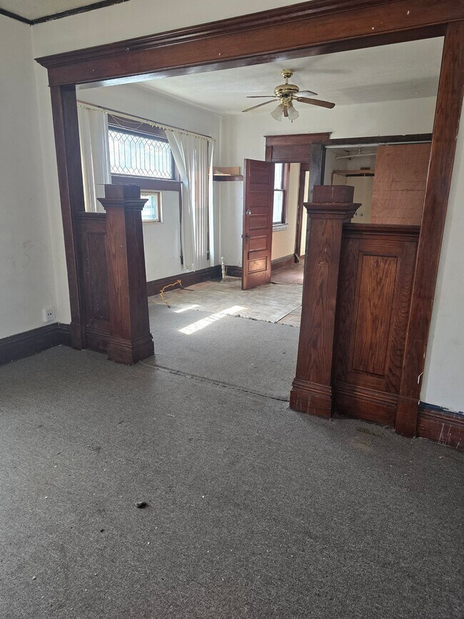 Foto del edificio - 1045 N Monroe St