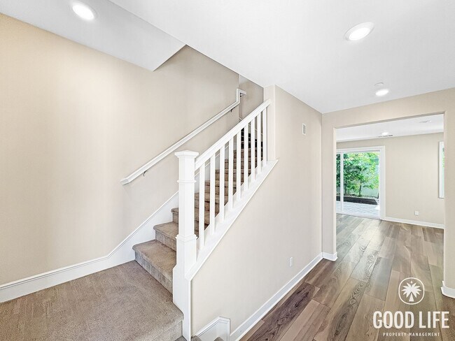 Foto del edificio - Stunning 3BD/2.5BA Home in Carlsbad with Private Yard, Soaking Tub & 2-Car Garage