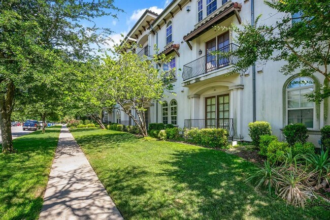 Foto del edificio - 5808 McCommas Blvd
