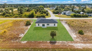 Building Photo - 837 Colyer St E