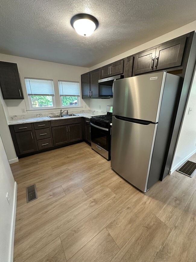 Building Photo - 3 Bed, 1 Bath Remodeled House in Goshen