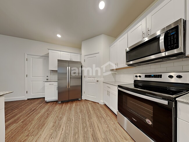 Building Photo - 669 W Bosal Dr