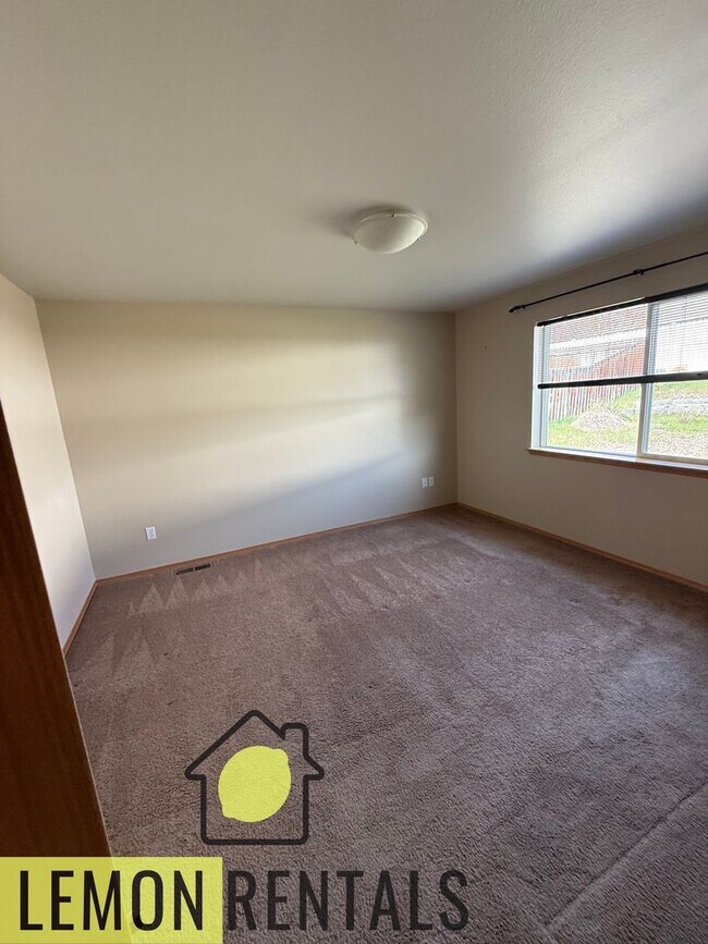 Foto del edificio - Three bedroom 2 bath house for rent