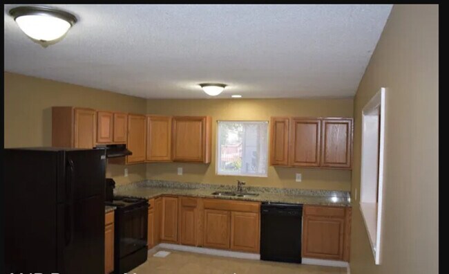 Building Photo - 6024 Hillcrest Drive