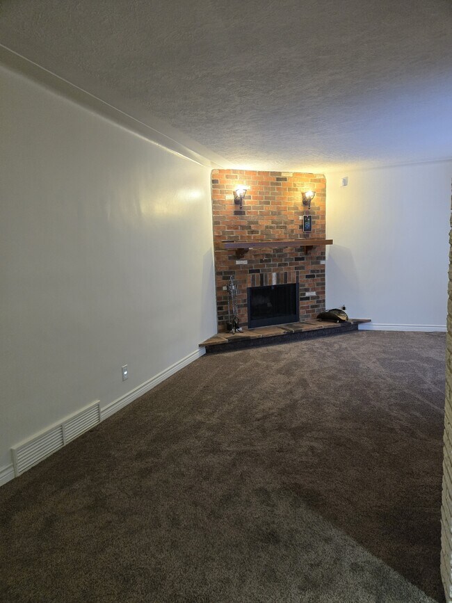 Building Photo - 232 Frontenac Dr