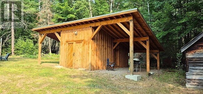 Photo du bâtiment - 176 Bay Lake Rd