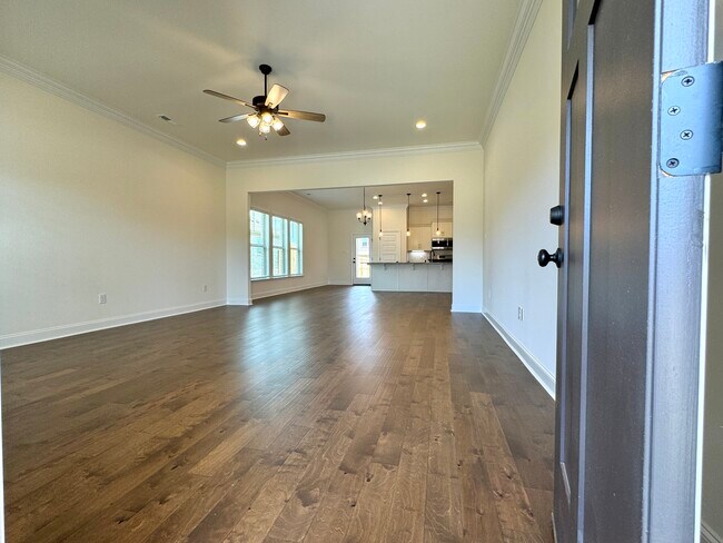 Building Photo - 12692 Juniors Dr