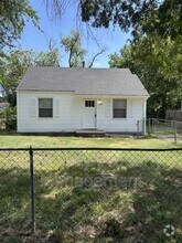Building Photo - 1729 E Looman St