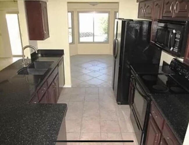 Foto del edificio - 3250 W Helena Dr
