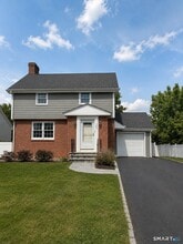 Building Photo - 560 Old Town Rd