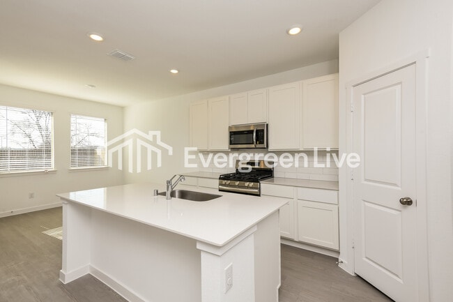 Foto del edificio - 1212 Dragon Wy