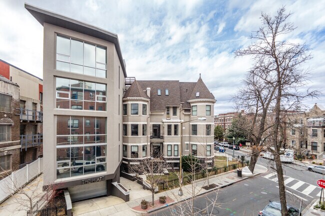 Building Photo - 3240 Hiatt Pl NW