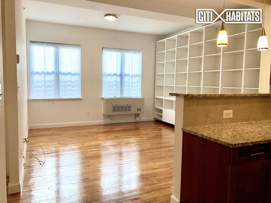 Foto principal - 108 Odell Clark Pl