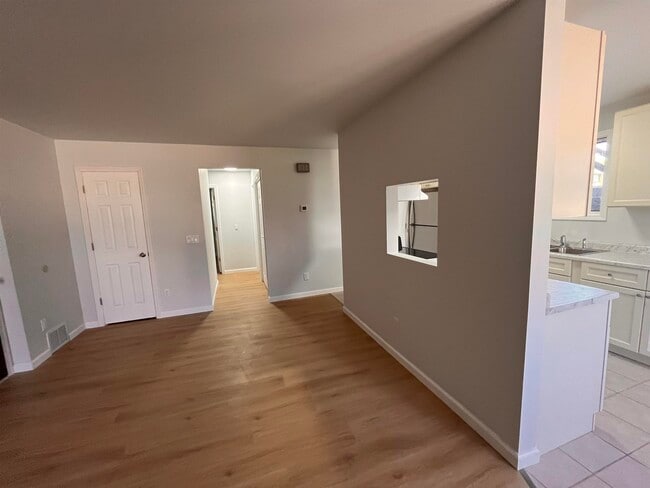 Building Photo - 236 N Fair Oaks Ave