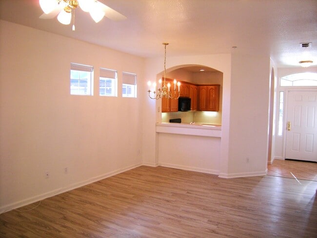 Foto del edificio - $500 off 1st month's rent for this Browns ...