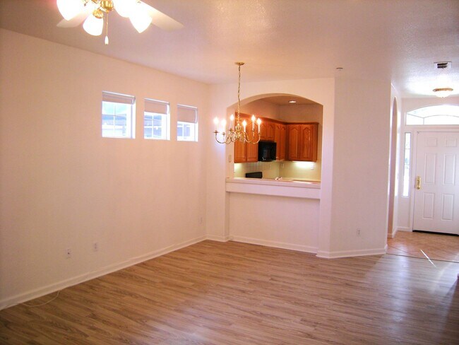 Foto del edificio - Browns Valley 3/2 located in a gated commu...