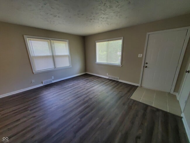 Building Photo - 6019 Oak Ave